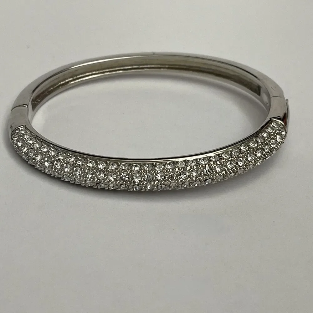 Unbranded silver tone